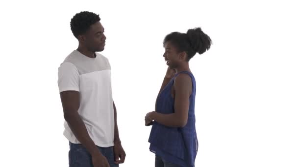 Portret Vedere Laterală Cuplului Tânăr African Îndrăgostit Vorbind Unul Celălalt — Videoclip de stoc