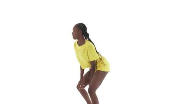 Sisi Tampilan Wanita Afrika Dalam Jongkok Sikap Menari Twerking Rendah — Stok Video