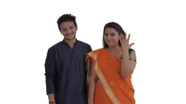 Gros Plan Couple Indien Amoureux Pendant Les Fiançailles Femme Heureuse — Video