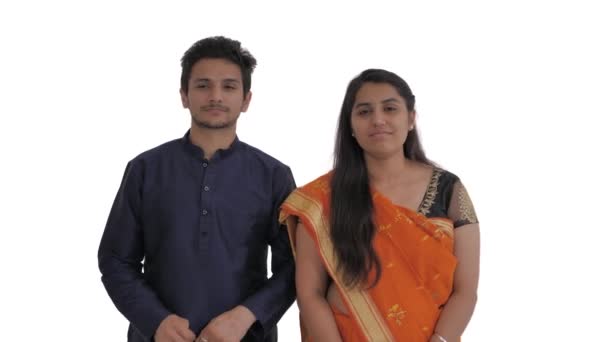 Somnolent Couple Indien Bâillant Exprimant Fatigue Somnolence Isolé Sur Fond — Video