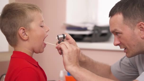 Close Sophisticated Pediatrician Examining Little Boys Throat Using Tongue Depressor — Stock Video