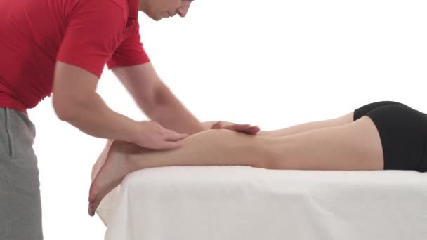 Porträt Eines Massagetherapeuten Der Einer Frau Eine Massage Der Schienbeinmuskulatur — Stockvideo