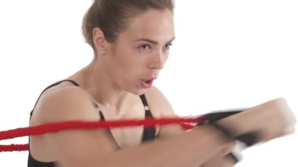 Close Portrét Sportovce Dělá Box Rychlost Cvičení Expandérem Izolováno Bílém — Stock video