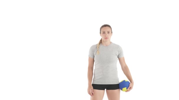 Καυκάσια Αθλήτρια Ρίχνει Την Μπάλα Στην Προπόνηση Χάντμπολ Απομονωμένα Λευκό — Αρχείο Βίντεο