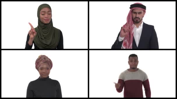 Collage Cuatro Personas Multirraciales Demostrando Hay Señal Usando Dedo Índice — Vídeo de stock