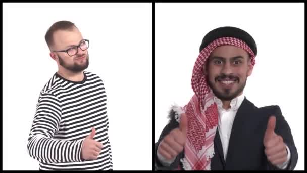Verticale Collage Van Twee Knappe Mannen Met Duimen Omhoog Gebaren — Stockvideo