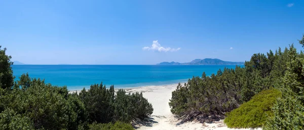 希腊多斯亚纳科斯岛南岸的奇异海滩 作为天堂海滩的一部分 着眼于凯法罗半岛 — 图库照片