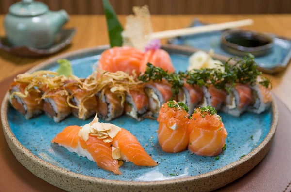 Combined Differents Japanese Sushi Elegant Blue Plate — Stock Photo, Image