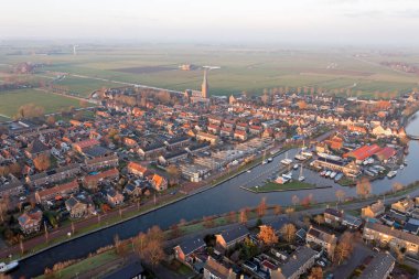 Hollanda, Friesland 'daki tarihi şehir Workum' dan havadan.