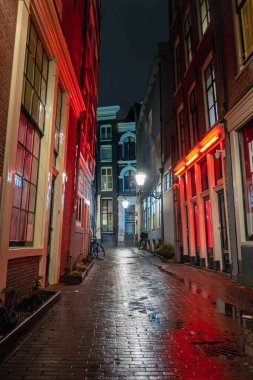 Amsterdam 'ın genelev bölgesi Hollanda' da geceleyin