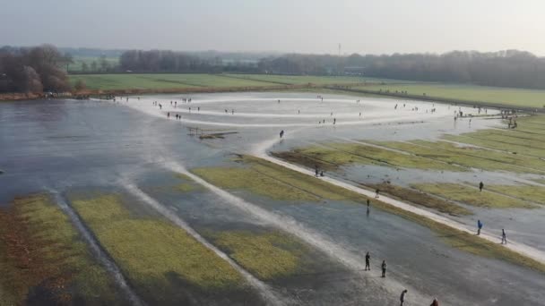 Friesland Hollanda Daki Yel Değirmeninde Buz Pateni Yaparken Oluşan Hava — Stok video