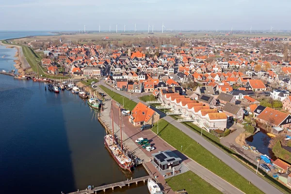 荷兰弗里斯兰历史名城Makkum的空中 — 图库照片