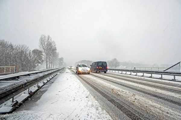Biler Som Kjører Snøstorm Noord Holland Nederland – stockfoto
