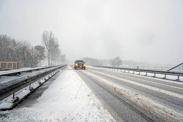 Auto Rijden Een Sneeuwstorm Noord Holland — Stockfoto