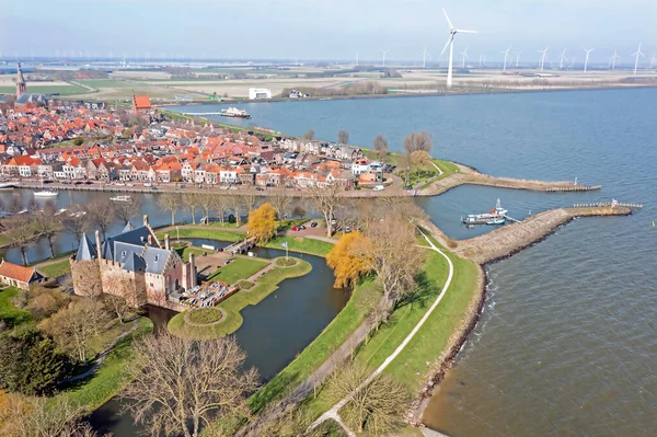 Aerial Cidade Tradicional Medemblik Com Castelo Radboud Nos Países Baixos — Fotografia de Stock