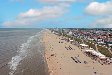 Hollanda 'nın Kuzey Denizi' ndeki Zandvoort sahilinden gelen hava güzel bir yaz gününde...