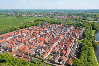 Hollanda 'nın Gelderland kentindeki tarihi Elburg kasabasından havadan.