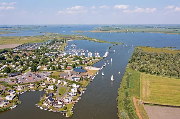 オランダ フリースラントのGalamadammenで夏のウォータースポーツからの航空 — ストック写真