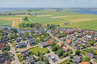 Hollanda, Friesland 'daki küçük bir köyden havadan.