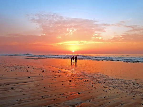 Piękny Zachód Słońca Plaży Vale Figueiras Portugalii — Zdjęcie stockowe