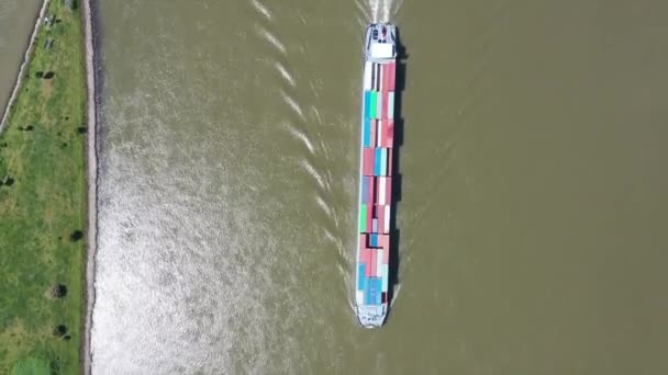Luftaufnahme Eines Frachters Auf Dem Fluss Merwede Der Nähe Von — Stockvideo