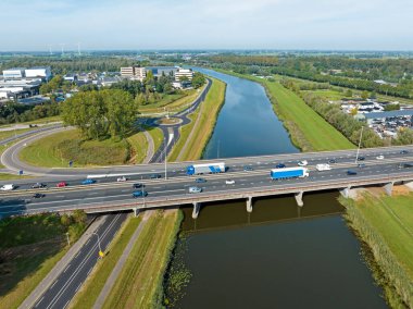 Hollanda 'daki Gorinchem yakınlarındaki A27 karayolundan gelen hava aracı.