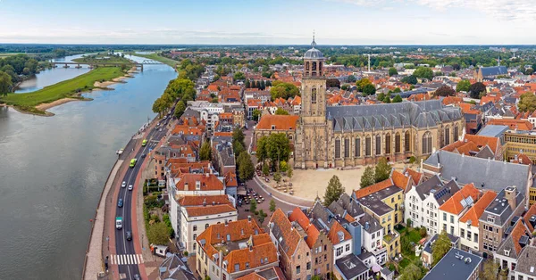 Hollanda 'nın tarihi kenti Deventer' dan havadan.