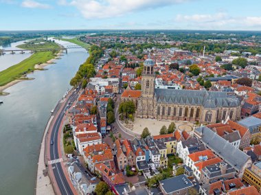 Hollanda 'nın tarihi kenti Deventer' dan havadan.