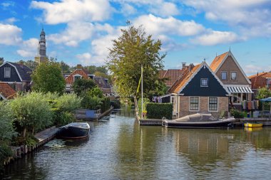 Hollanda, Friesland 'daki tarihi Hindeloopen köyünden şehir manzarası