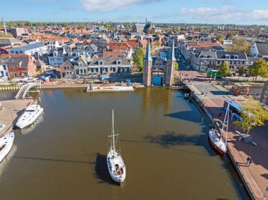 Hollanda 'daki Watergate' li tarihi şehir Sneek 'ten bir hava aracı.