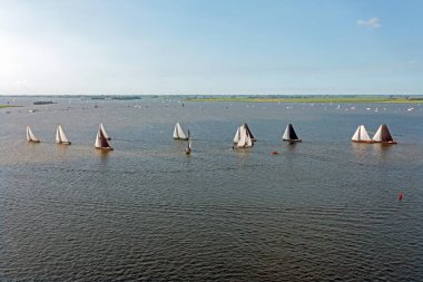 Hollanda, Friesland 'daki Heeger meer' de bulunan skutsjesilen 'den gelen hava aracı.