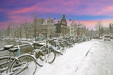 Kış Amsterdam'da Hollanda gün batımında