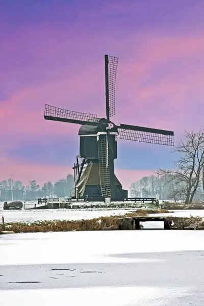 Сніжне Традиційна Млини Сільській Місцевості Нідерландів Заході Сонця — стокове фото