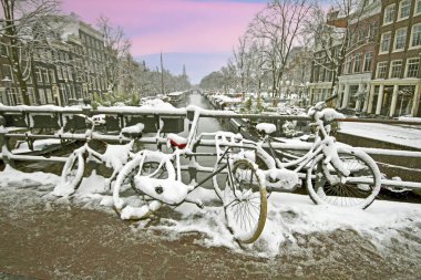 Kış Amsterdam'da Hollanda gün batımında