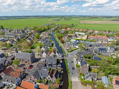 Hollanda 'nın Amsterdam yakınlarındaki küçük Baambrugge köyünden havadan.