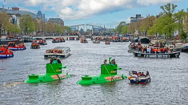 Amsterdã Holanda Abril 2024 Holandeses Locais Celebram Dia Quinta Feira Fotografia De Stock