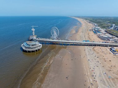 Hollanda 'daki Kuzey Denizi' nde Scheveningen 'den kalkan hava aracı