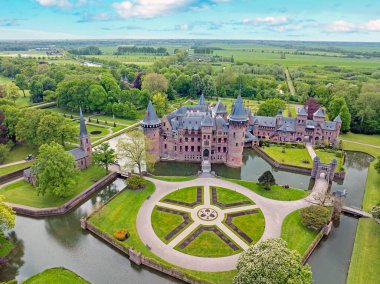 Haarzuilens 'teki De Haar Kalesi' nden gelen hava durumu Hollanda 'yı...