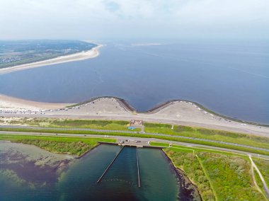Hollanda, Zeeland 'deki Brouwersdam' dan havadan.
