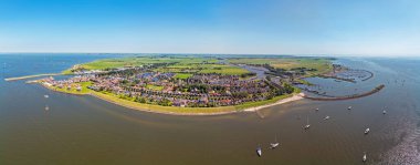 Hollanda 'nın IJsselmeer kentindeki Stavoren şehrinden gelen hava manzarası