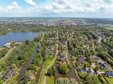 Hollanda 'daki Broek op Langedijk köyünden havadan.