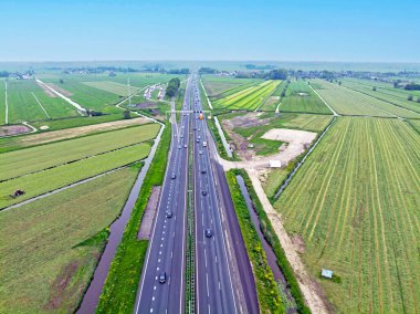 Hollanda 'daki Gorninchem yakınlarındaki A27 karayolundan gelen hava aracı.