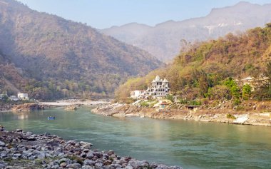 Hindistan 'daki Ganj Nehri' nin kutsal manzarası.