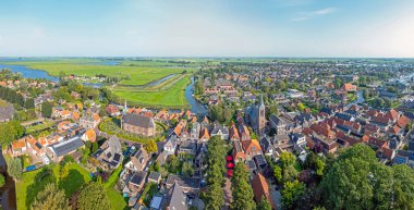 Hollanda, Friesland 'daki tarihi Heeg kasabasından hava manzarası.