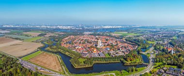 Hollanda 'nın Rotterdam yakınlarındaki tarihi Brielle kasabasından hava manzarası