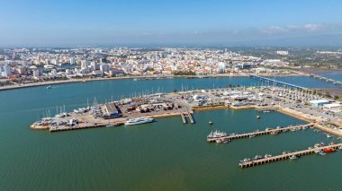 Limandan ve Portekiz 'in Portimao şehrinden havadan.