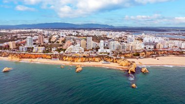 Algarve Portekiz 'deki Portimao şehrinden havadan.