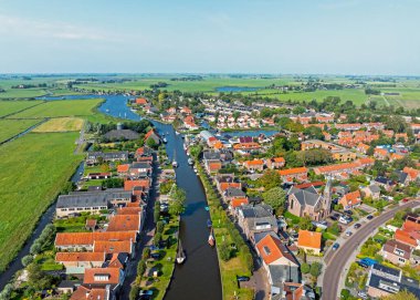 Hollanda, Friesland 'daki tarihi köy IJlst' ten havadan.