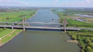  Martinus Nijhoff köprüsü Hollanda 'da Zaltbommel yakınlarında.