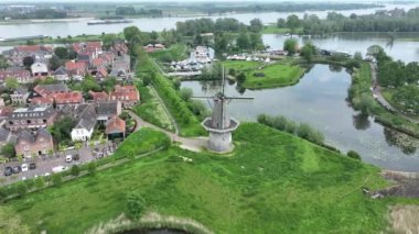 Hollanda, Woudrichem 'deki yel değirmeninden.